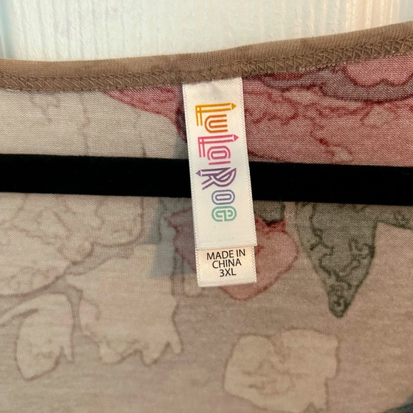 Beautiful floral long sleeve top - Picture 2 of 2